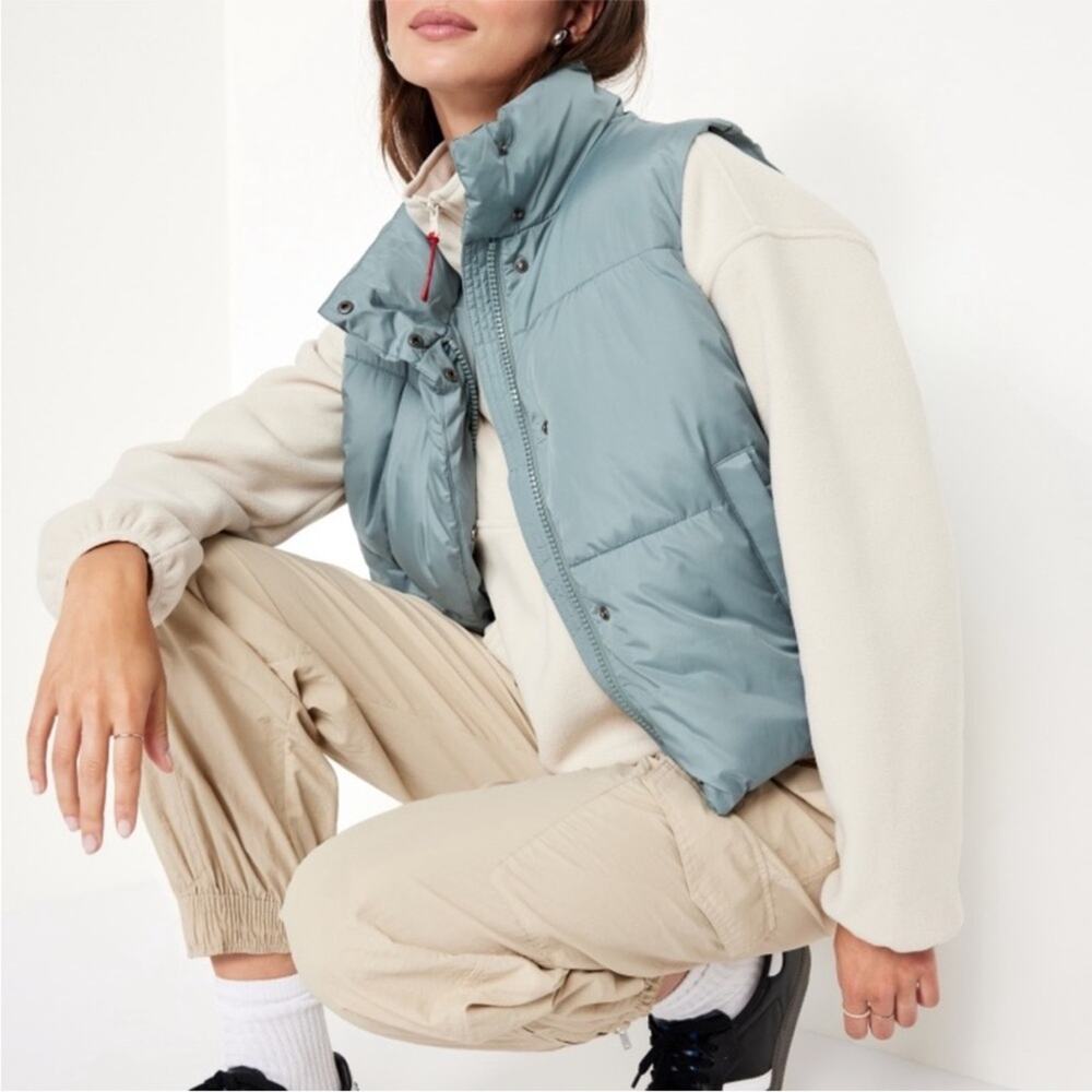 Old Navy Underwater Quilted Puffer Vest - Picture 3 of 14